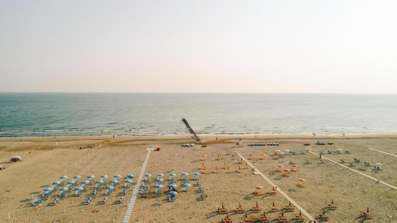 Hotel Beverly Rimini Exteriör bild