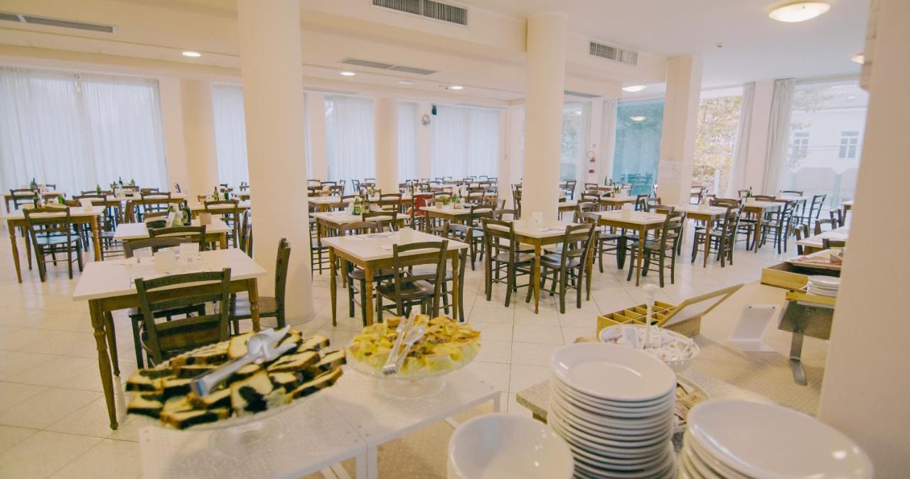 Hotel Beverly Rimini Exteriör bild