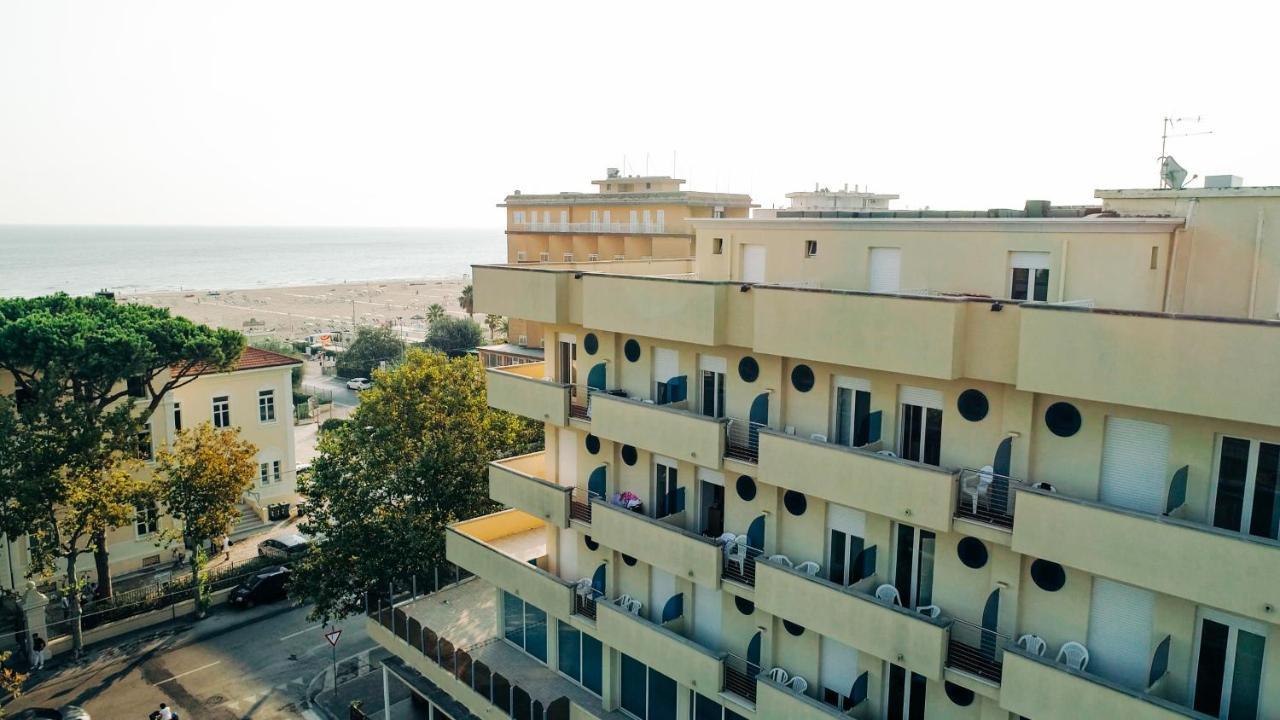 Hotel Beverly Rimini Exteriör bild