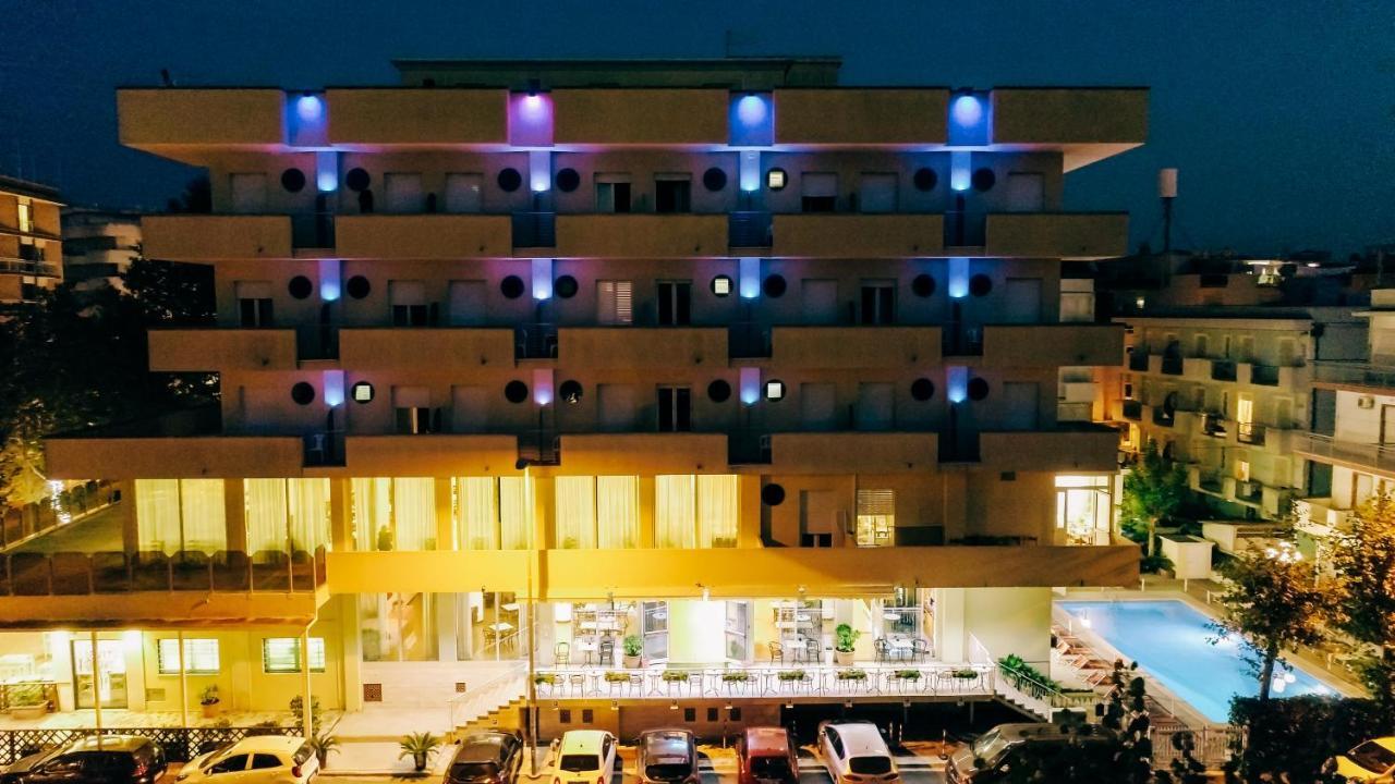 Hotel Beverly Rimini Exteriör bild