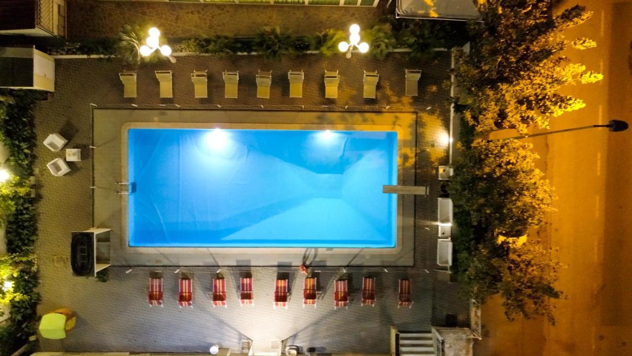 Hotel Beverly Rimini Exteriör bild