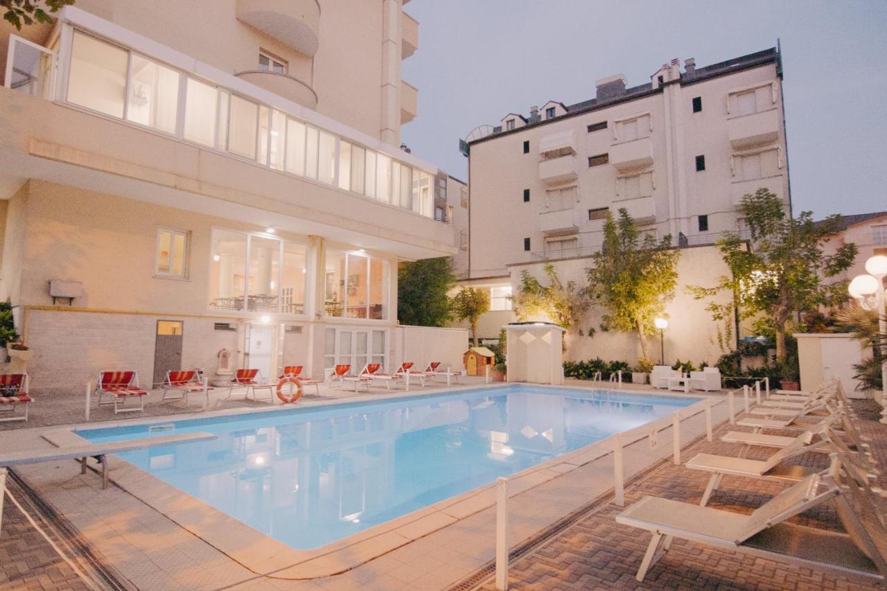 Hotel Beverly Rimini Exteriör bild