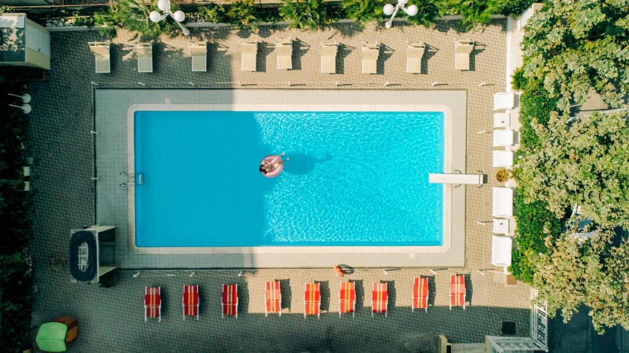 Hotel Beverly Rimini Exteriör bild