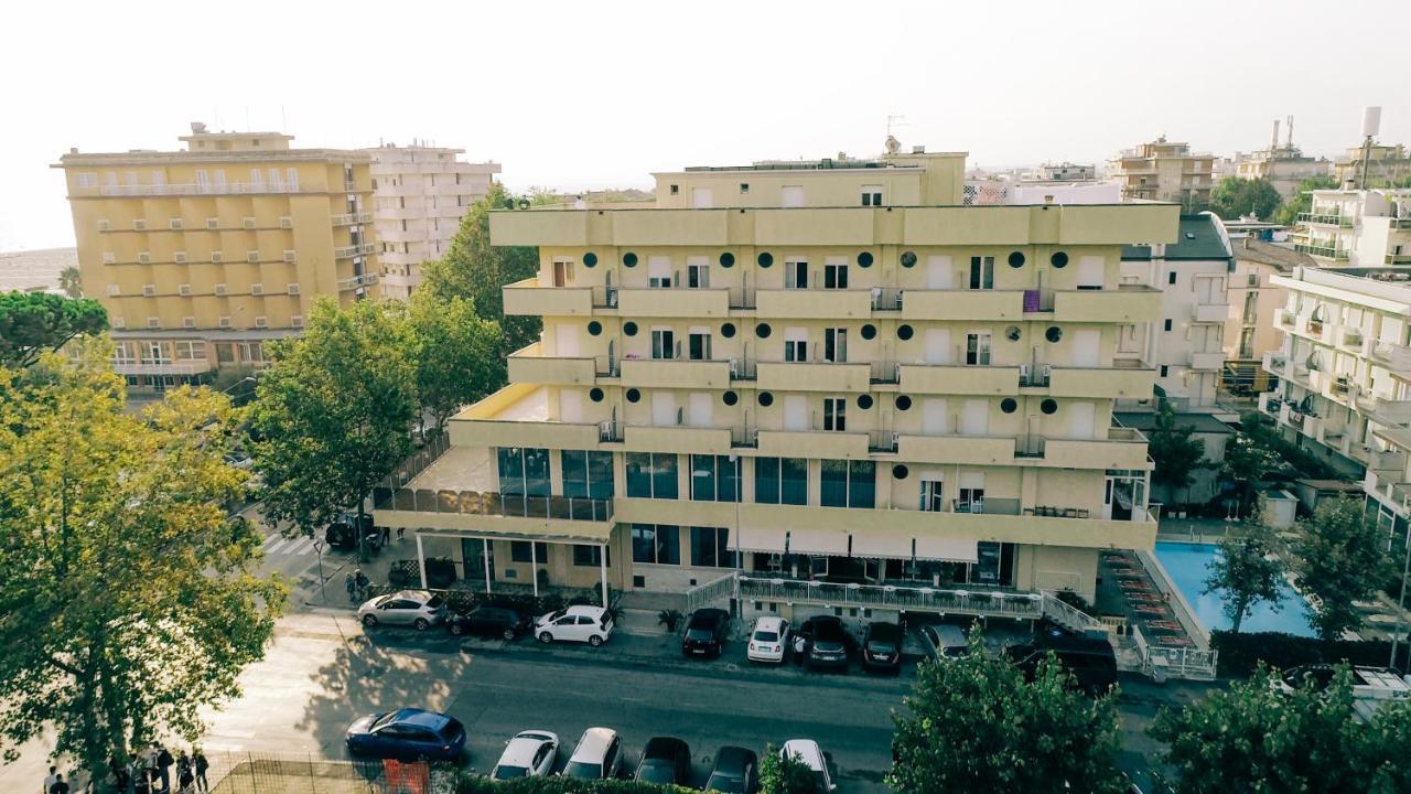 Hotel Beverly Rimini Exteriör bild